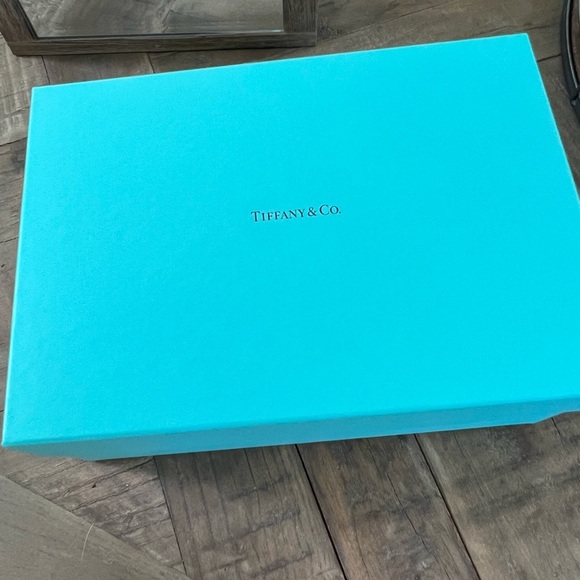 NWB Tiffany red wine glasses - set of 2 - Picture 7 of 9